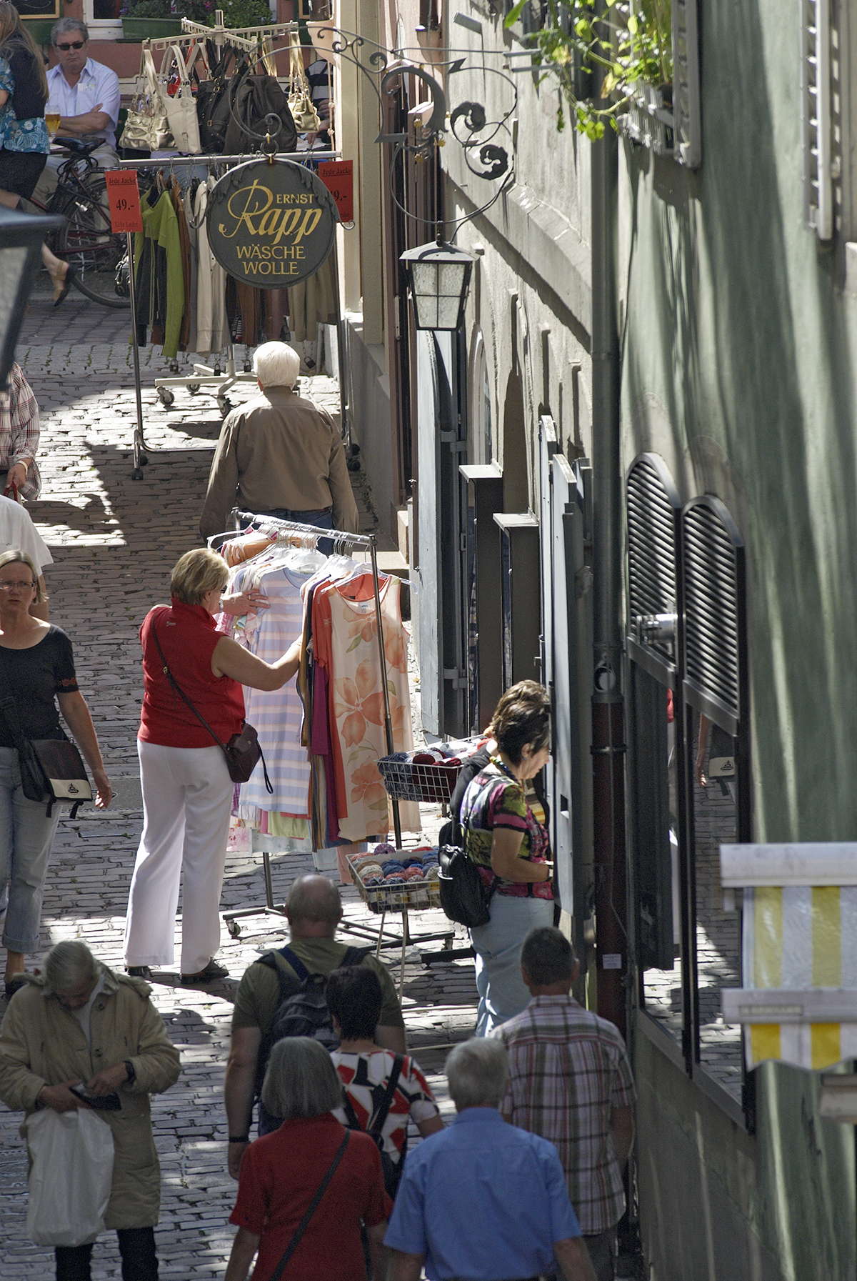 Aussenansicht des Wäsche- und Wollfachgeschäfts Ernst Rapp in Freiburg